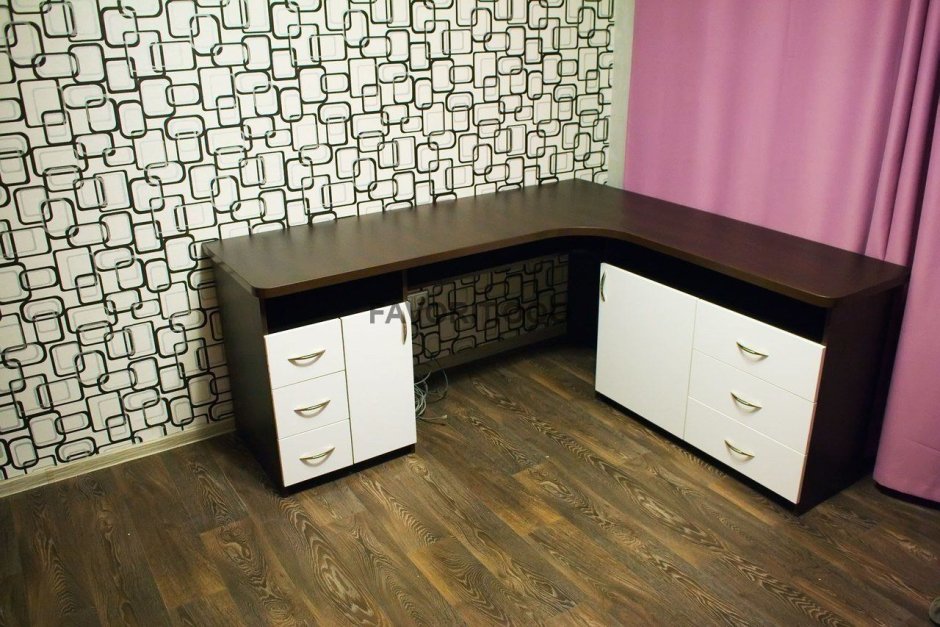 Угловой стол с комодом