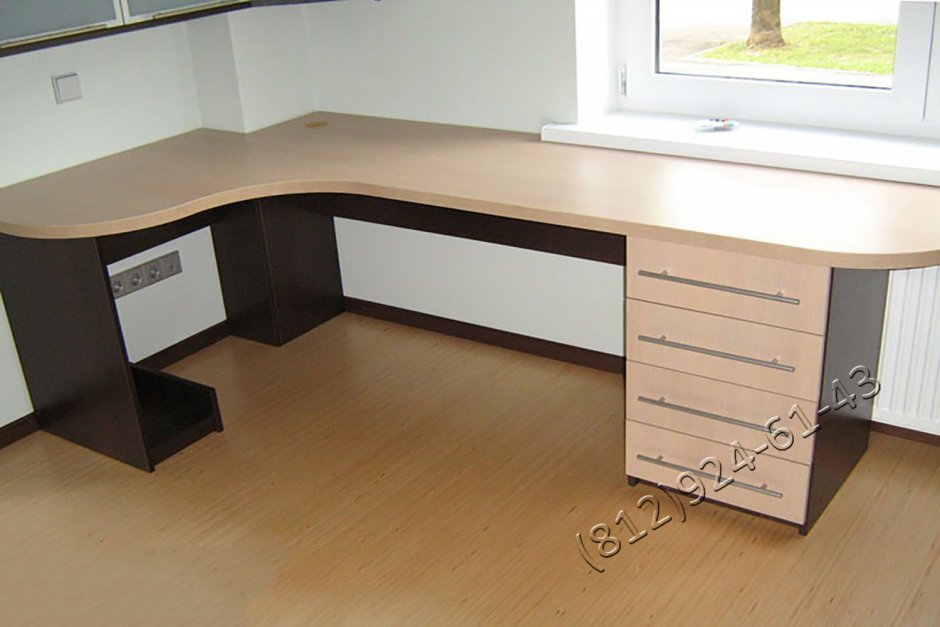 Компьютерный стол угловой длинный