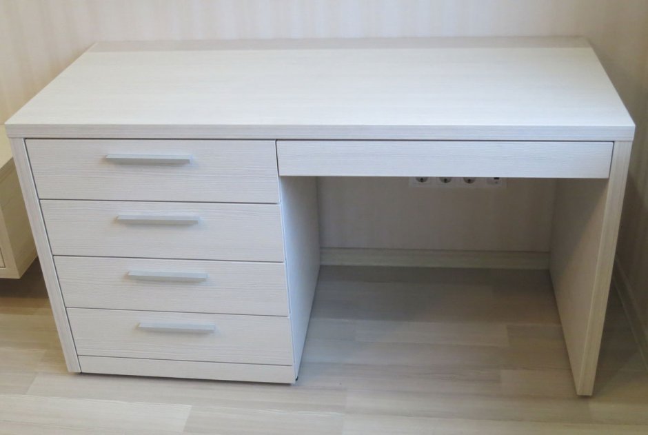 Стол письменный с ящиками