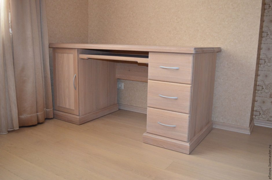 Стол письменный с двумя тумбами