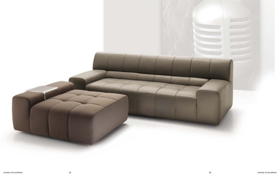 Диван с передвижным пуфом