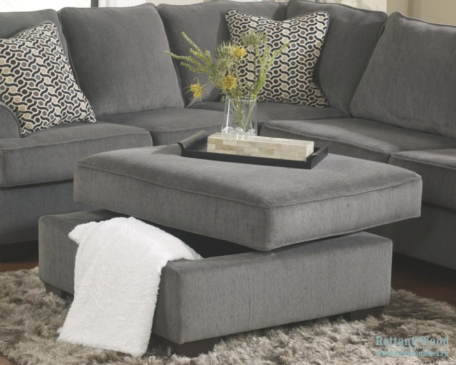 Серый диван с пуфом