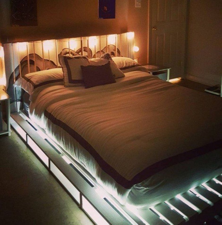 Кровать из паллетов с подсветкой