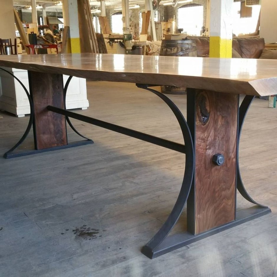 Оригинальные столы из металла