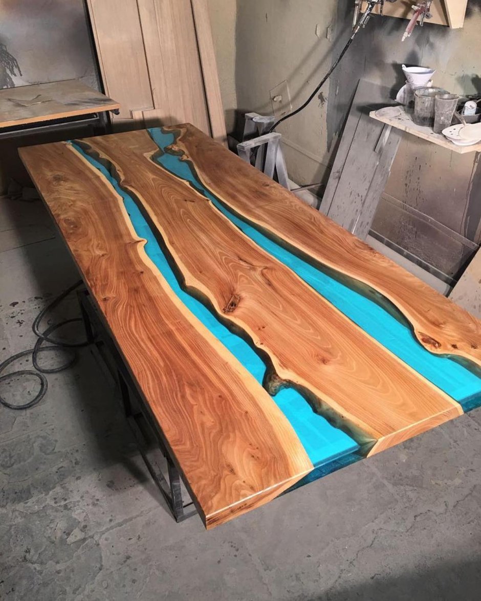 Овальный стол из эпоксидной смолы
