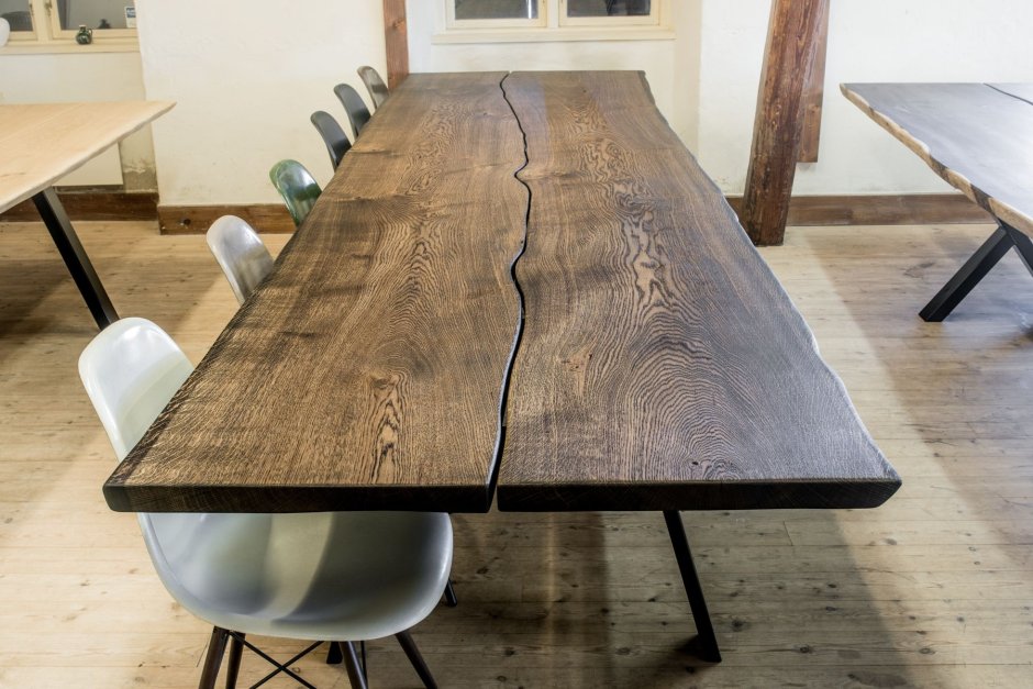 Стол из необрезной доски