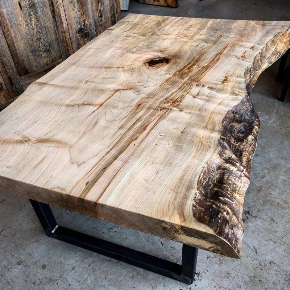 Стол из необрезной доски