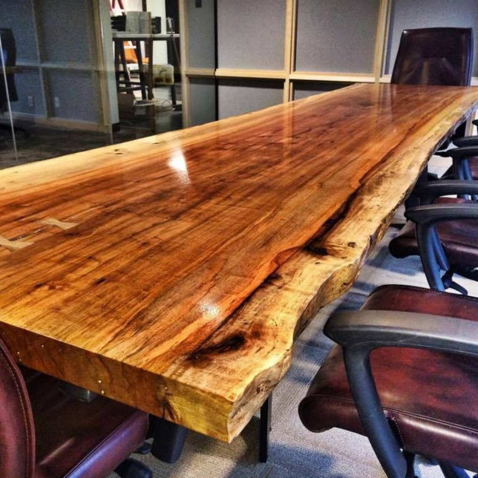Стол из необрезной доски