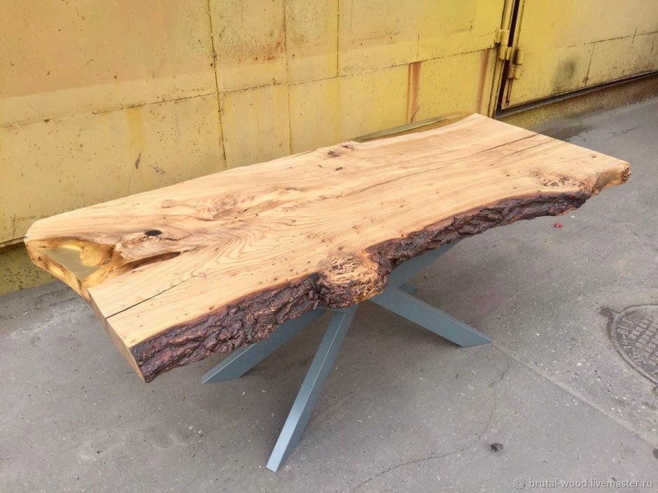 Скамья из необрезной доски