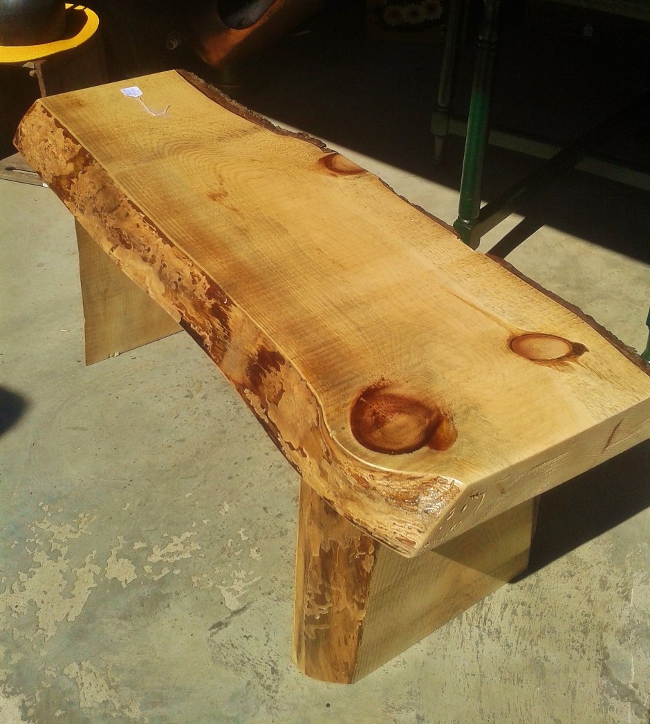 Журнальный стол из необрезной доски