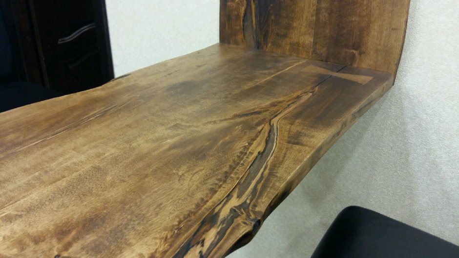 Стол из необрезной доски