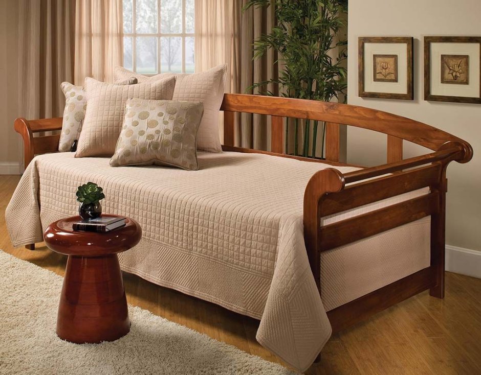 Деревянный диван для дачи