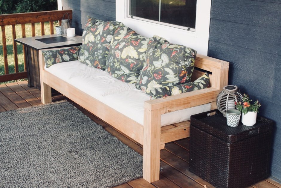 Деревянный диван кровать