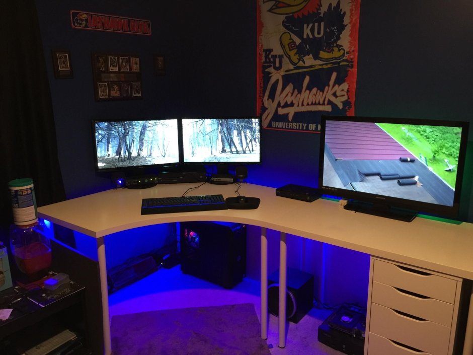 Классный компьютерный стол