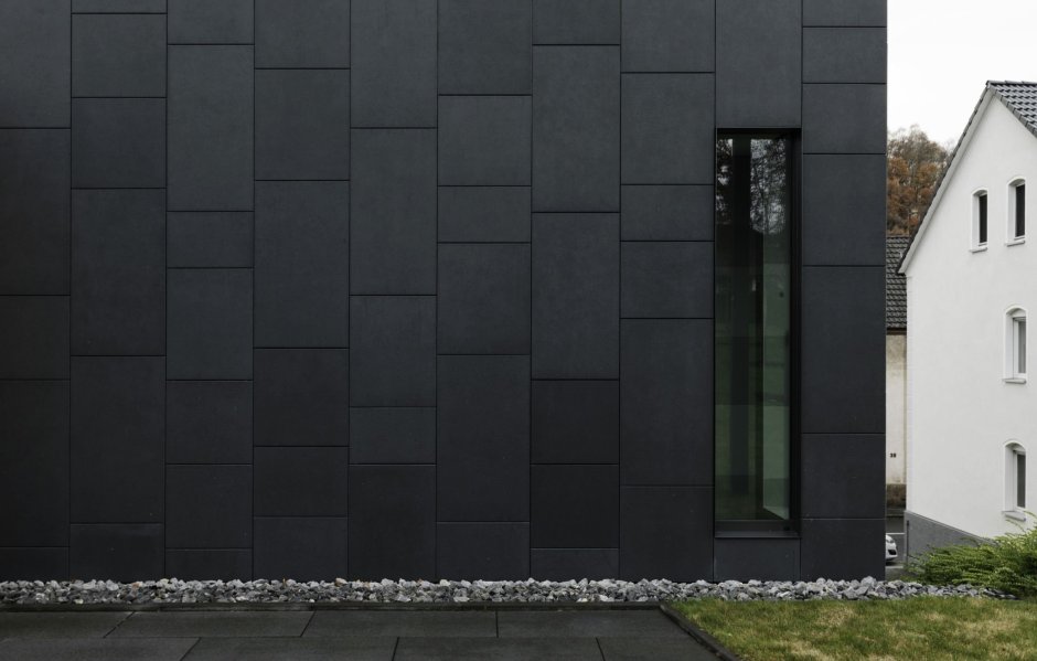 Металлические фасадные панели черные