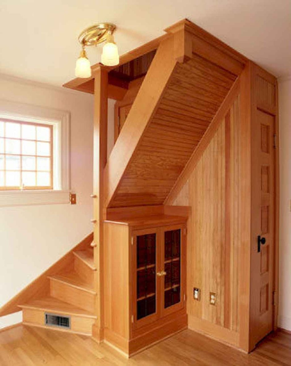 Лестница на чердак в частном доме