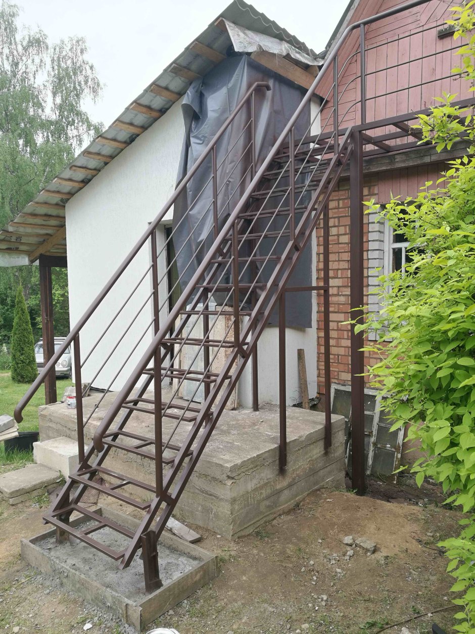 Наружная лестница на чердак