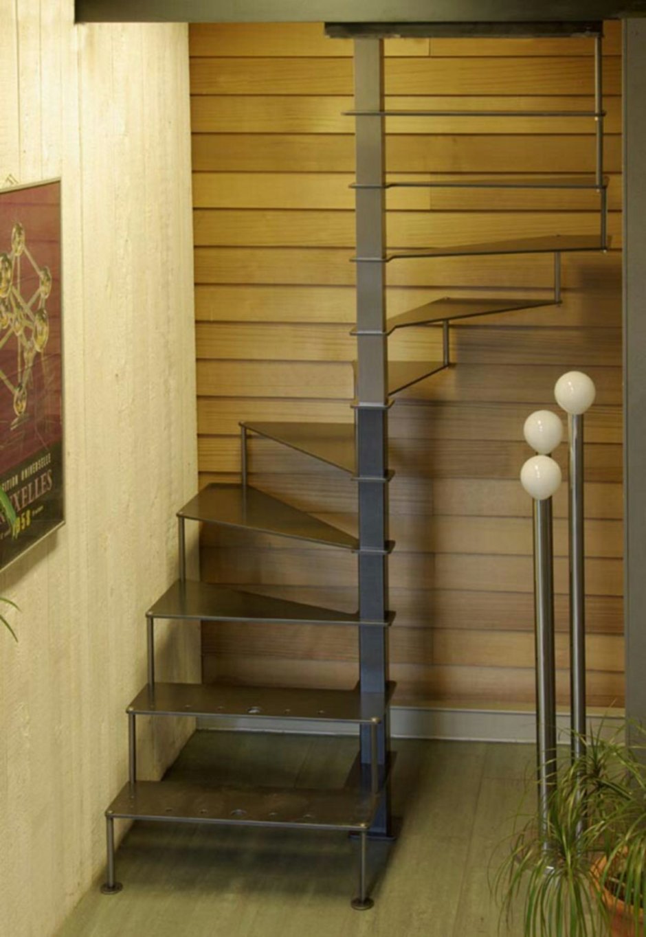 Винтовая лестница в подвал