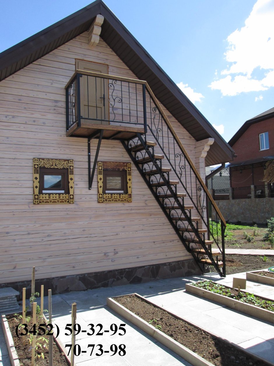 Наружная лестница на мансарду