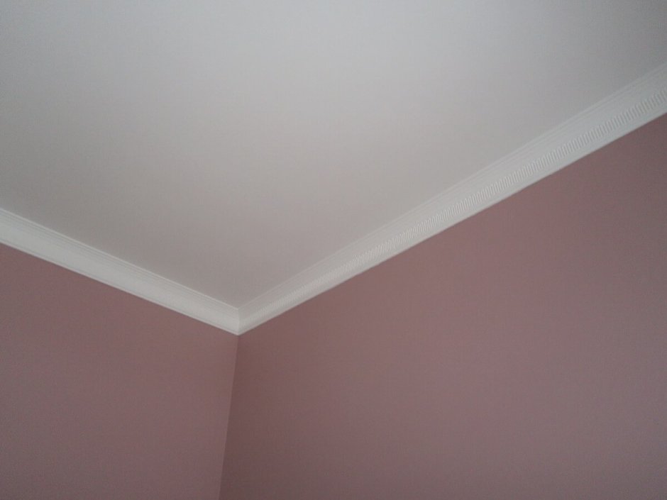Гипсокартонный потолок без плинтуса