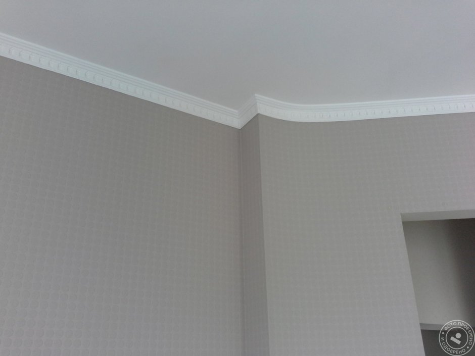 Гипсокартонный потолок без плинтуса