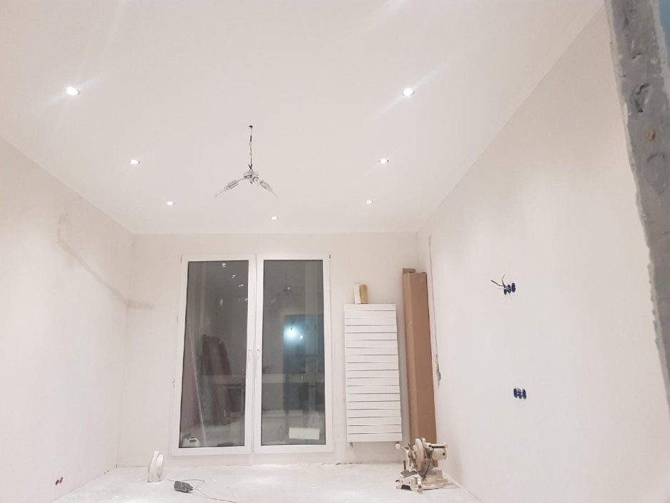 Потолок из гипсокартона без плинтуса