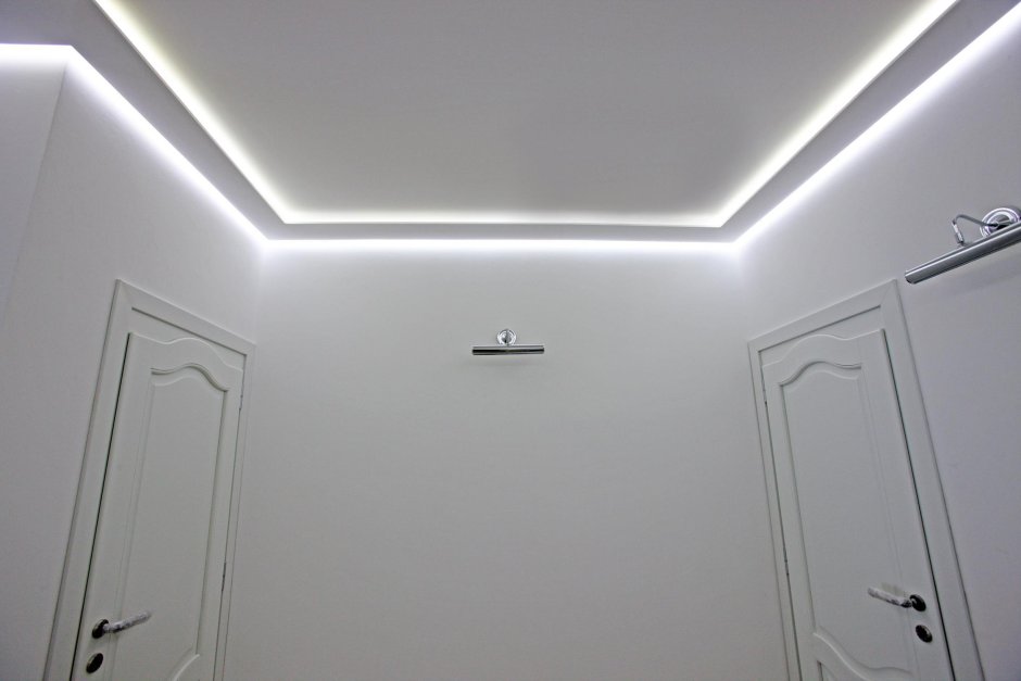 Натяжной потолок с РГБ