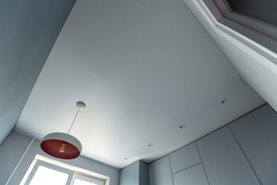 Монтаж галтелей потолочных