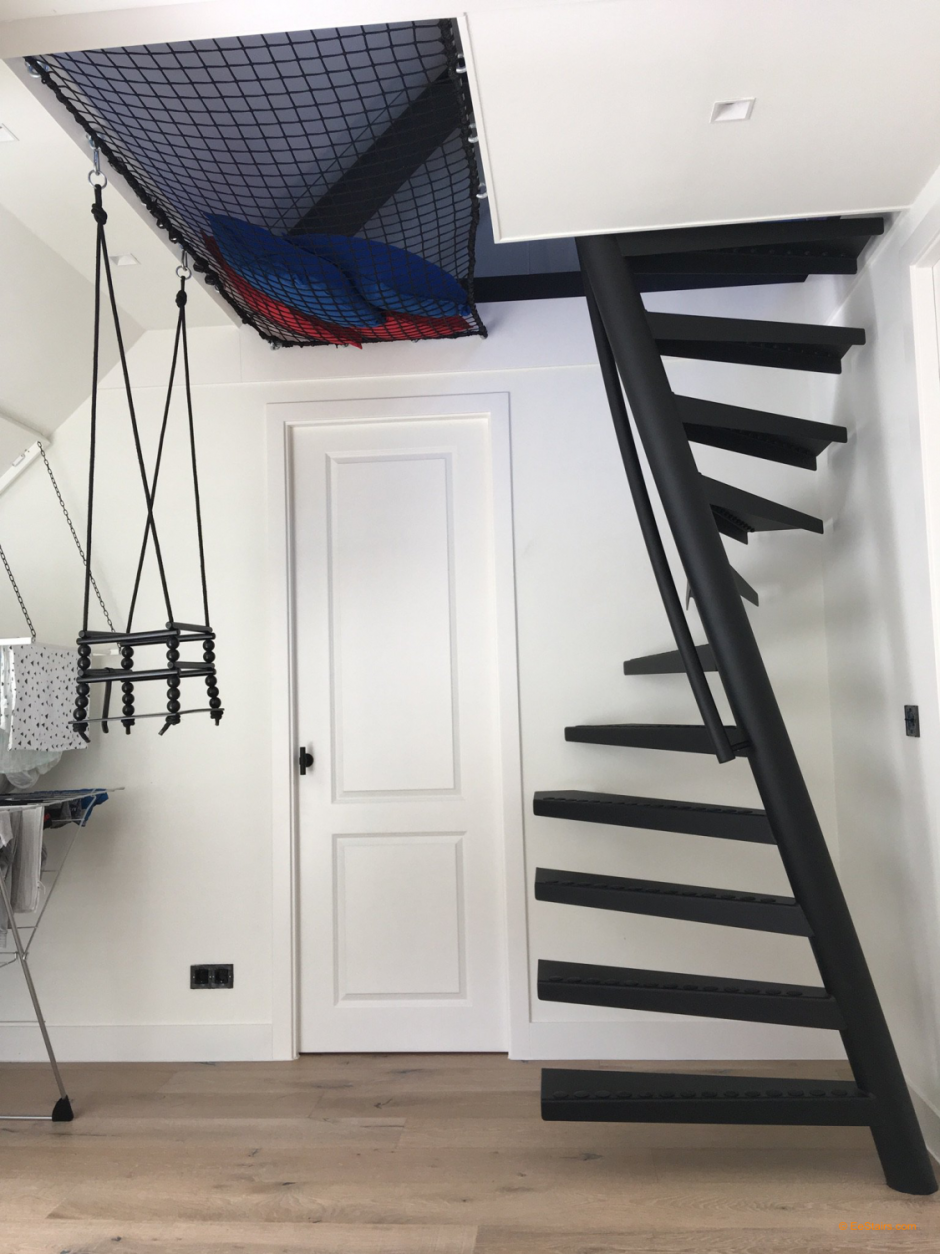Раздвижная лестница в погреб