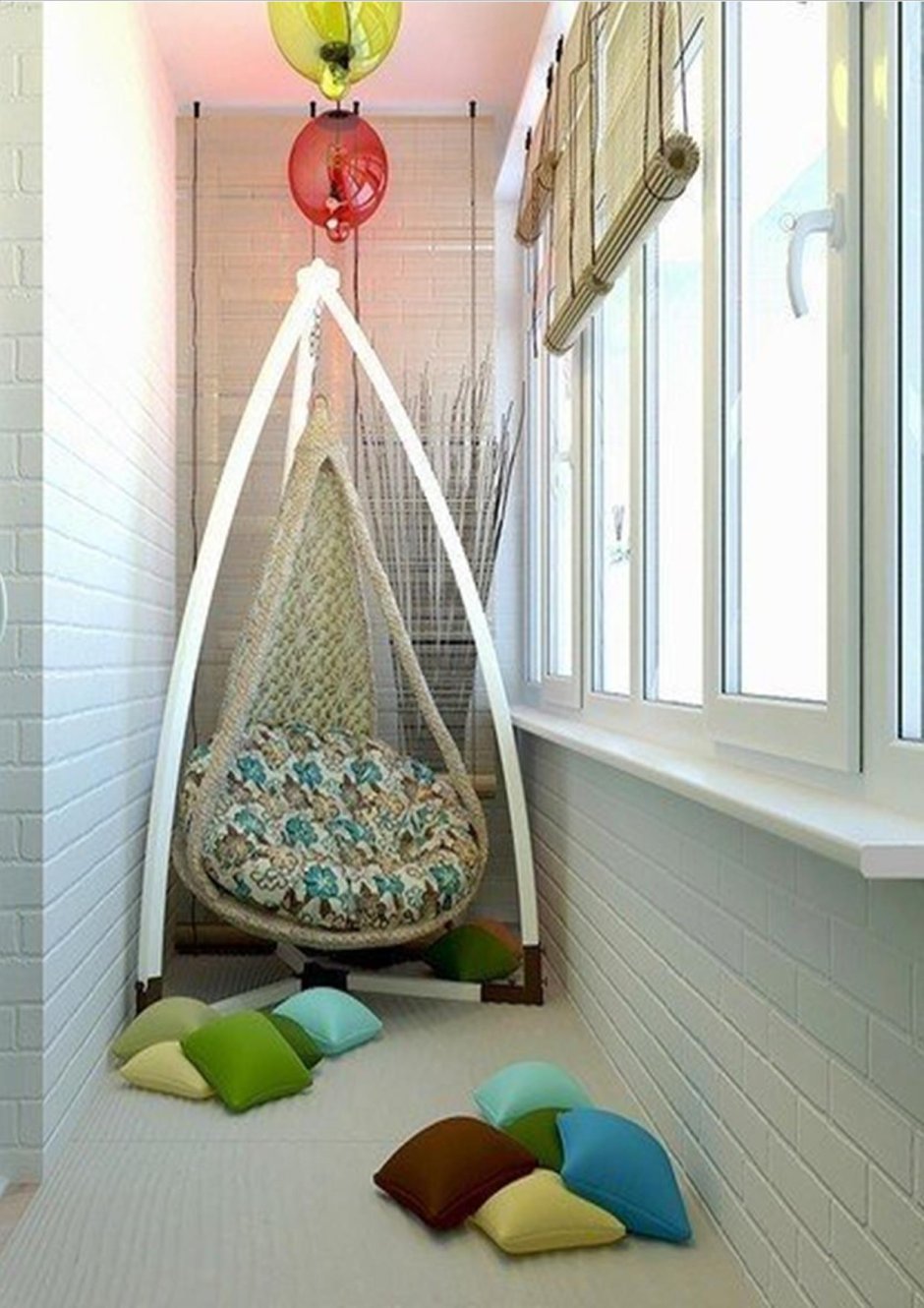Подвесной диван на лоджии