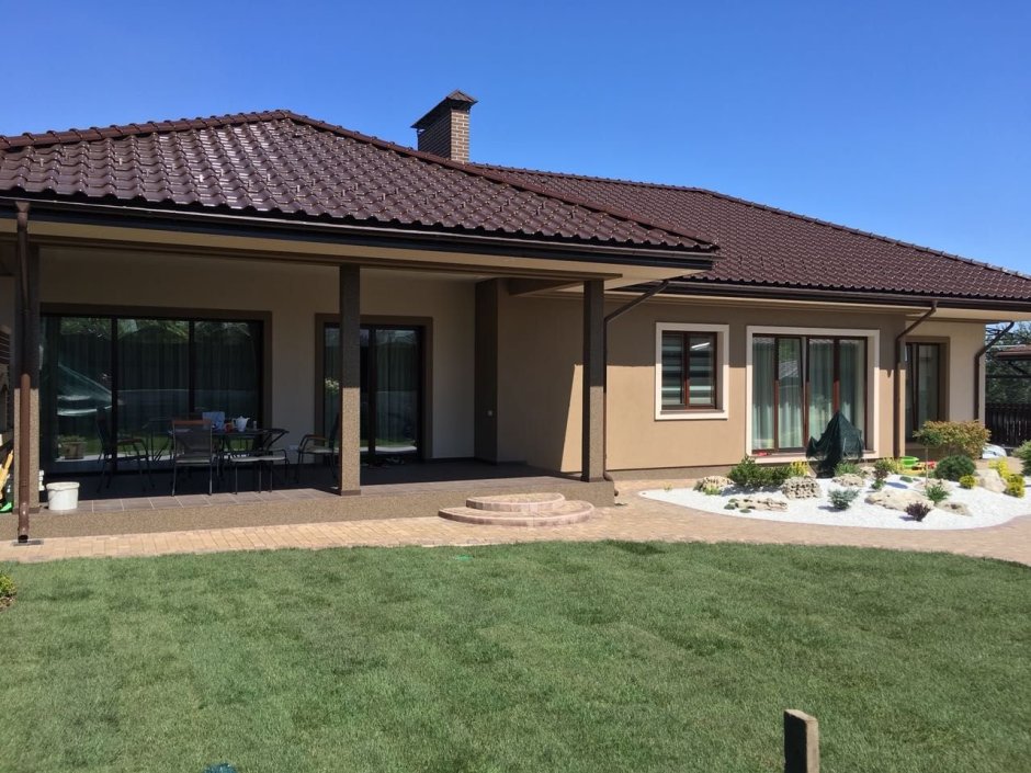 Одноэтажный оштукатуренный дом