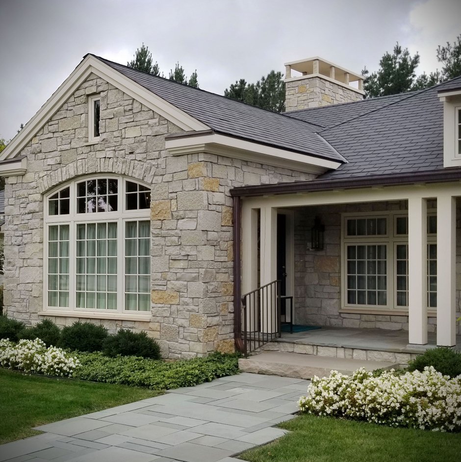 Каменные фасады домов