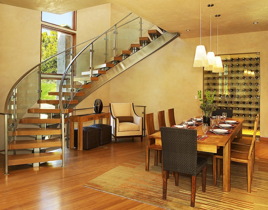 Кухня под лестницей