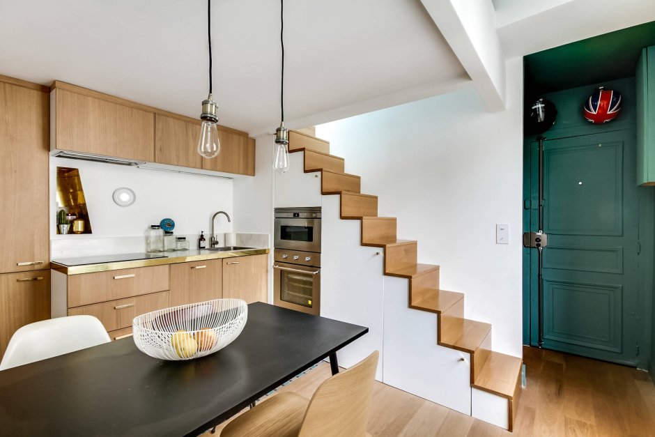 Кухня икеа под лестницей