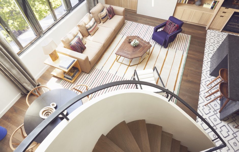 Лестница на кухне в частном доме