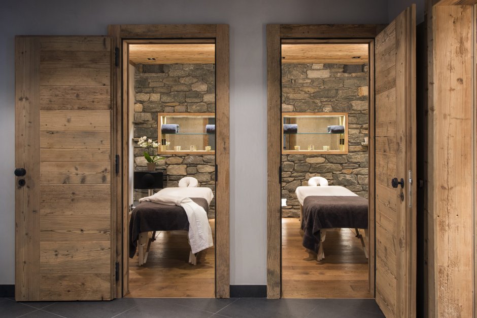 Деревянные двери в стиле Шале