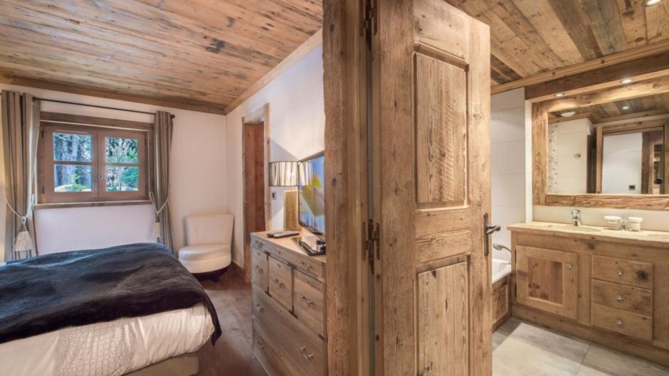 Шкаф в стиле Шале