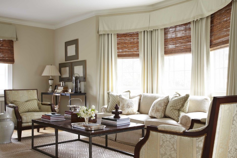 Шторы в эркере для гостиной в современном стиле