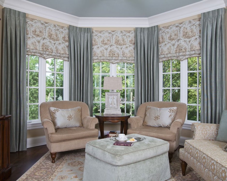 Римские шторы в эркере для гостиной