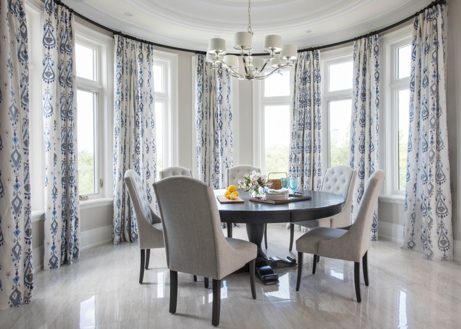 Шторы в эркере для столовой