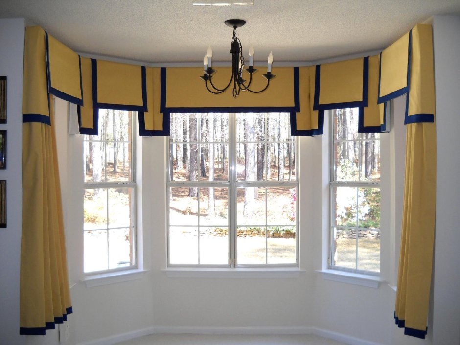 Ламбрекен на эркерное окно