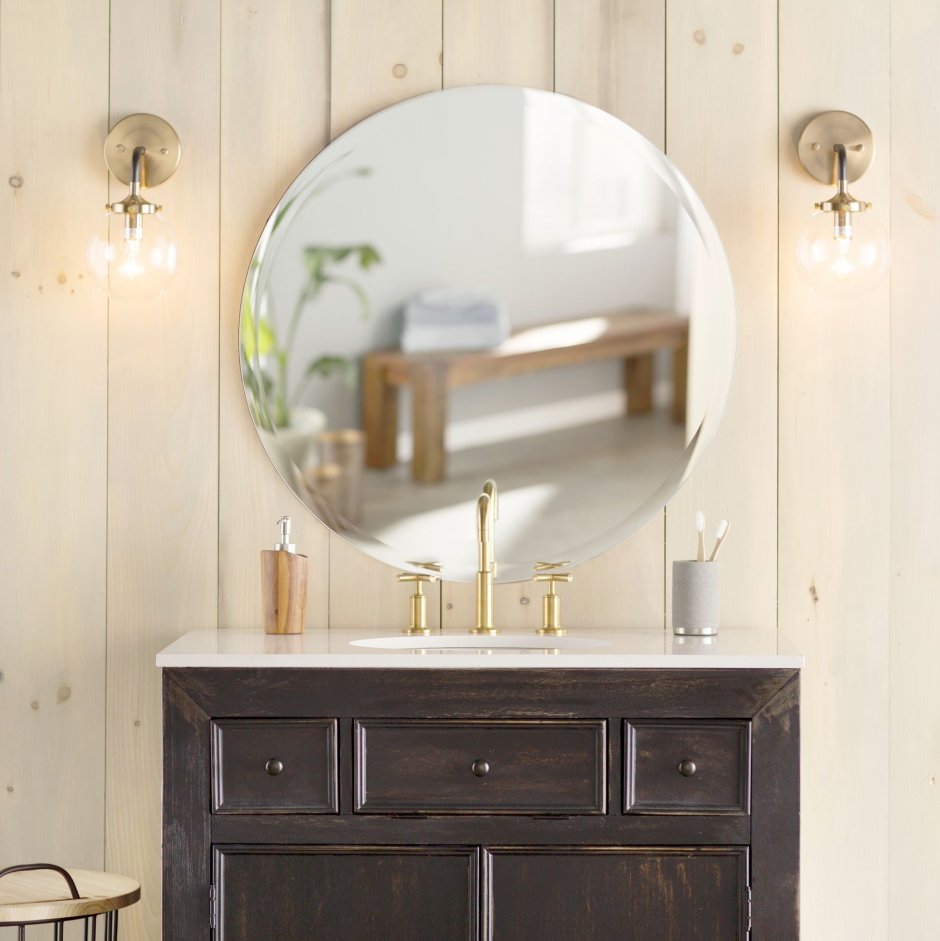 Бра над круглым зеркалом