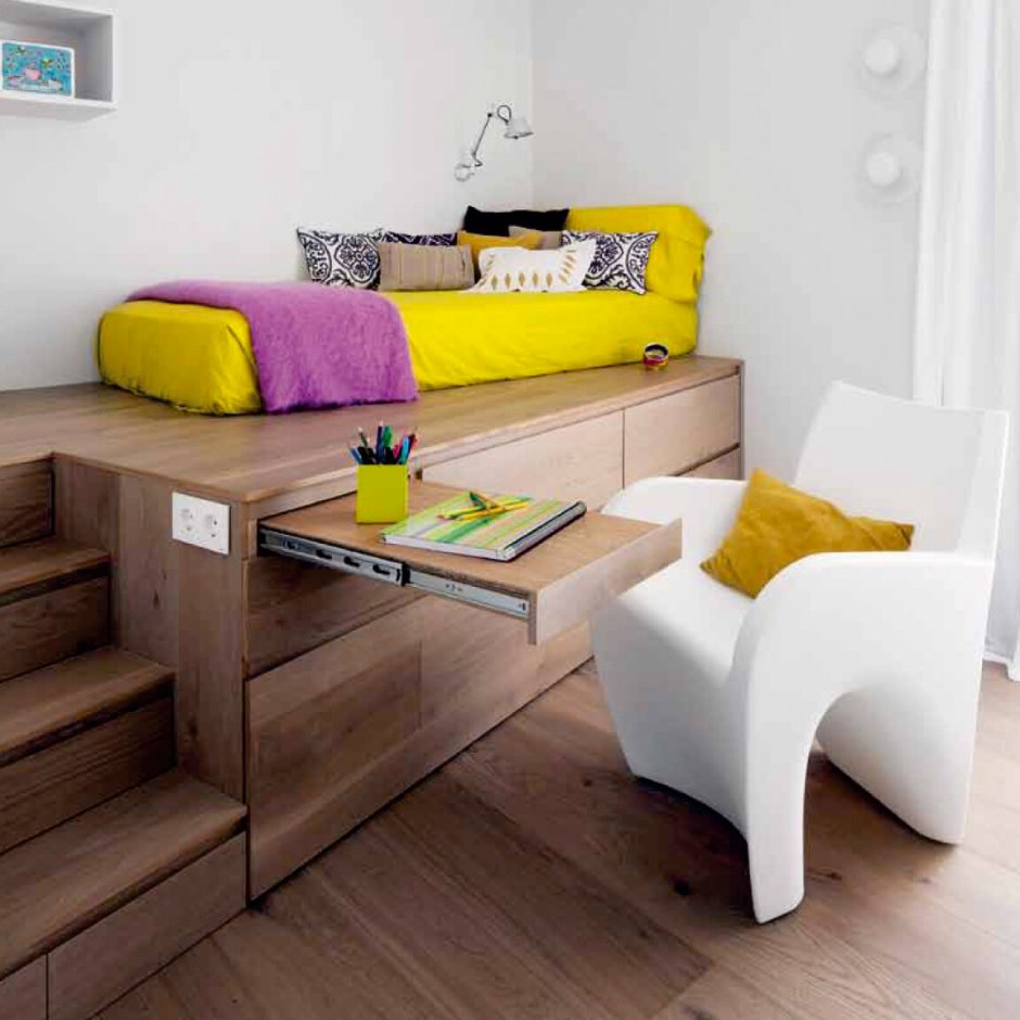 Кровать подиум с лесенкой