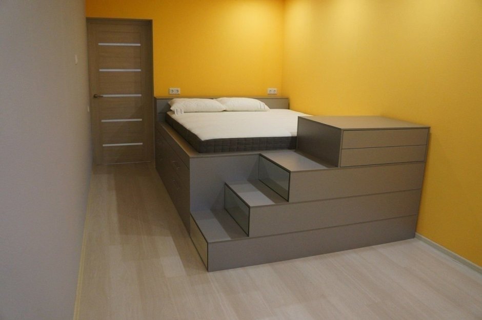 Рабочее место в спальне