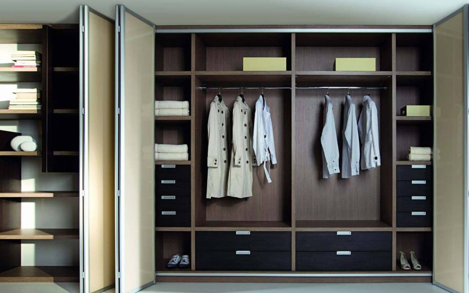 Наполнение шкафа с распашными дверями