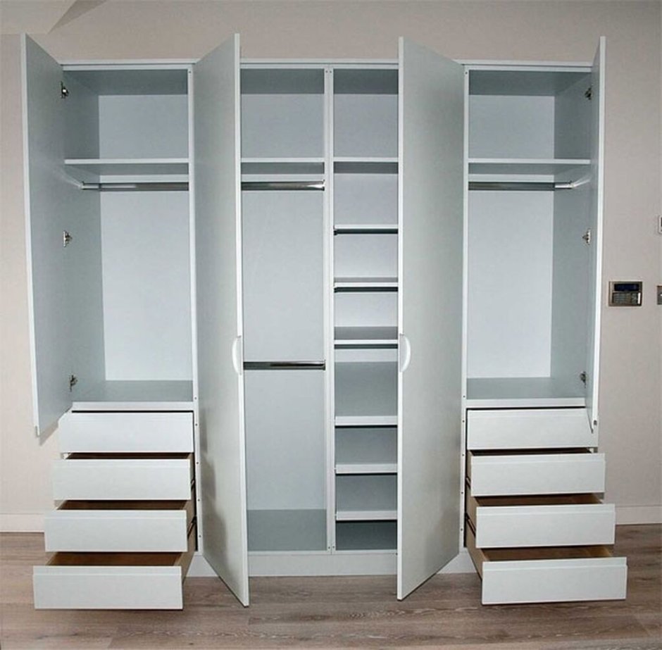 Шкаф с ящиками внутри