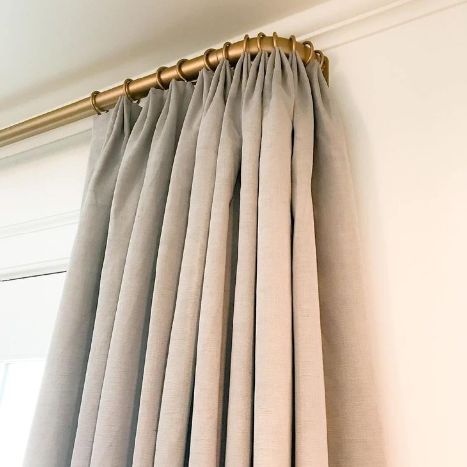 Поворотный карниз для штор