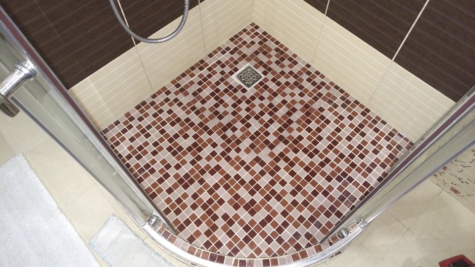 Полукруглый поддон из мозаики