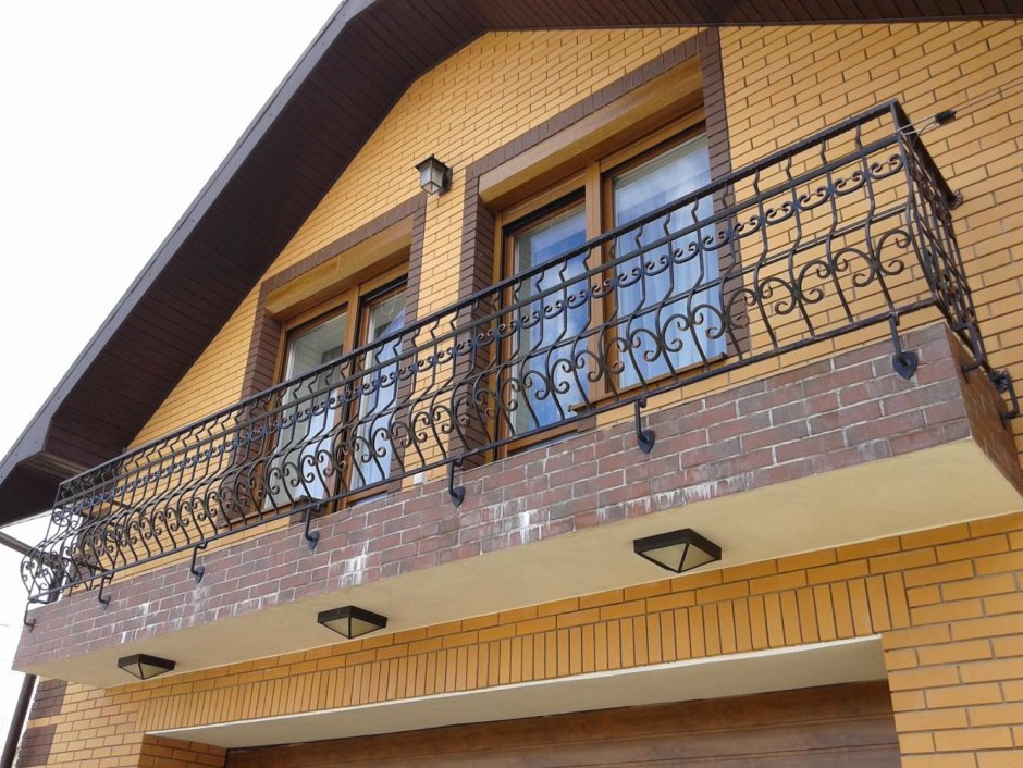 Балконные ограждения в частном доме