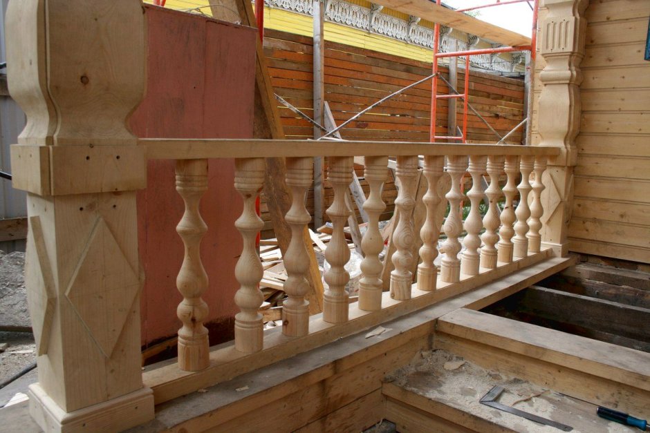 Веранда с балясинами